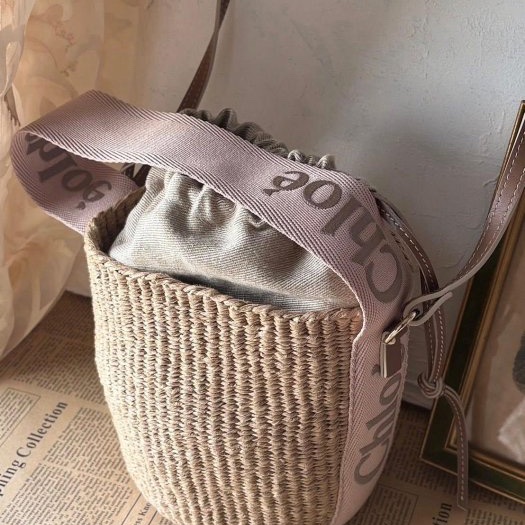 Chloe 好柔美的粉色布邊woody草編水桶二用美包-0