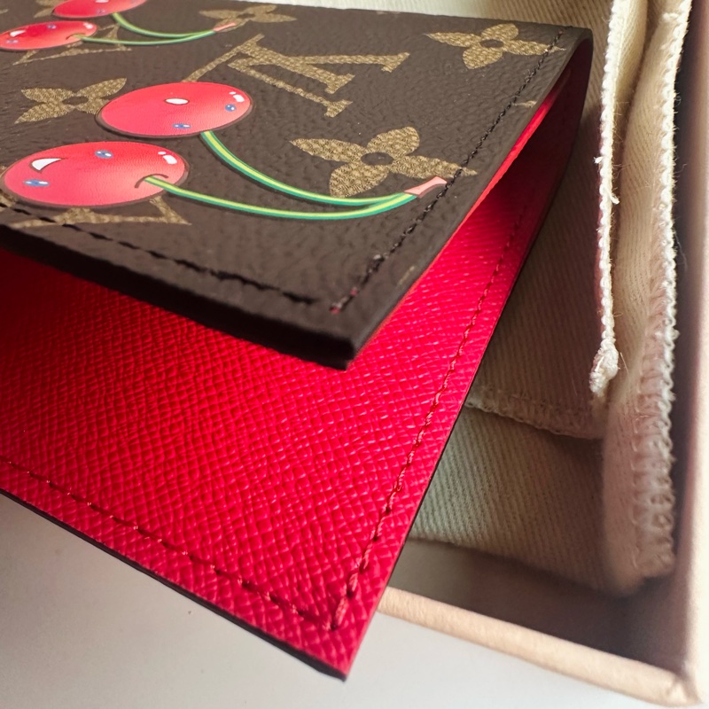 LV M13424 超級限量 村上隆櫻桃系列 護照夾-11