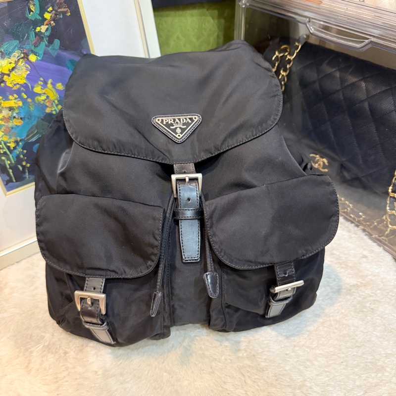 專櫃7萬9🫠不錯的89新🏅超好用的Prada降落傘🖤黑色尼龍 後背包 超輕 耐用 耐磨 防潑水 👍好用中號尺寸-0