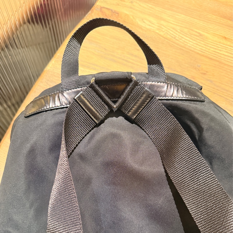 專櫃7萬9🫠不錯的89新🏅超好用的Prada降落傘🖤黑色尼龍 後背包 超輕 耐用 耐磨 防潑水 👍好用中號尺寸-6