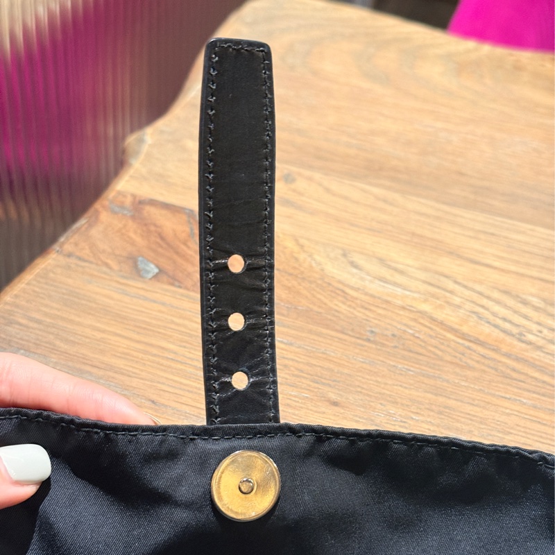 專櫃7萬9🫠不錯的89新🏅超好用的Prada降落傘🖤黑色尼龍 後背包 超輕 耐用 耐磨 防潑水 👍好用中號尺寸-10