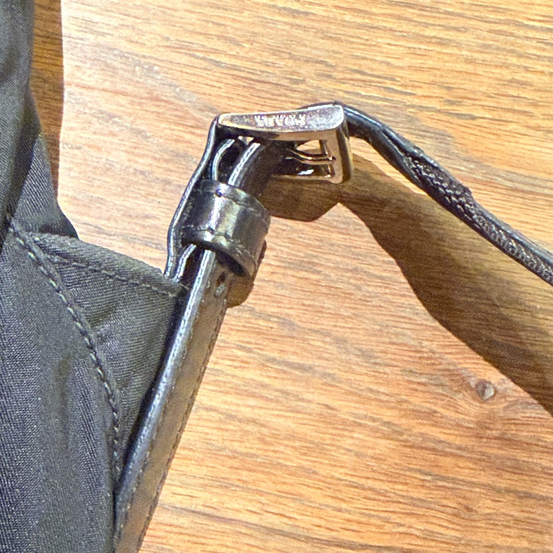 專櫃7萬9🫠不錯的89新🏅超好用的Prada降落傘🖤黑色尼龍 後背包 超輕 耐用 耐磨 防潑水 👍好用中號尺寸-14