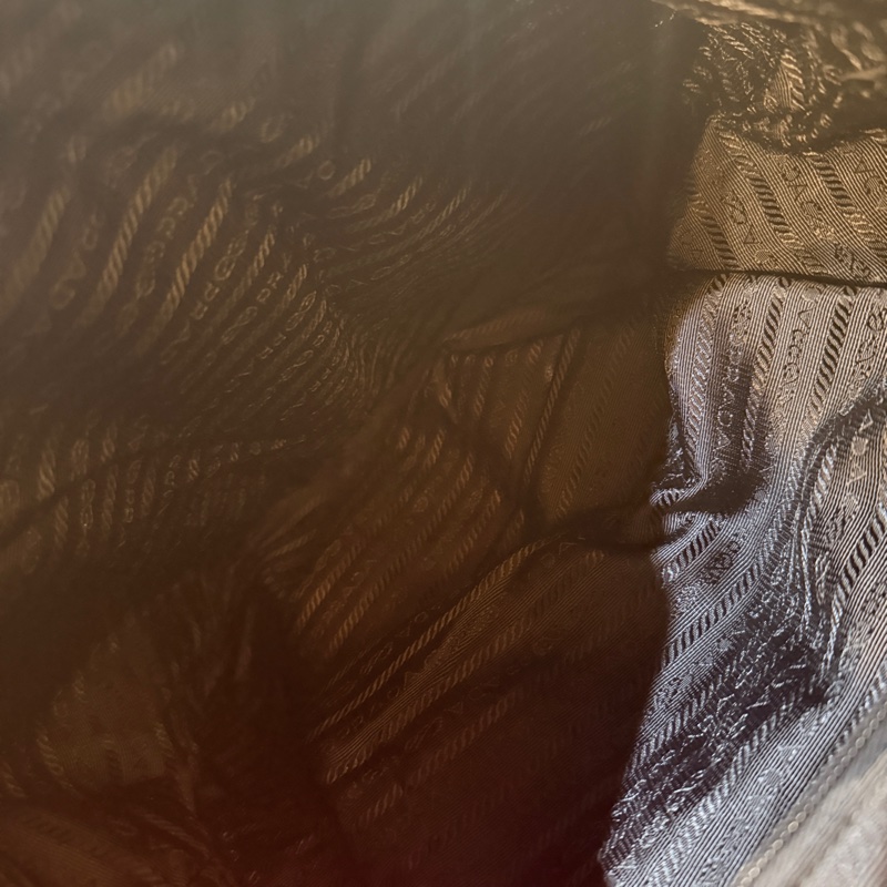 專櫃7萬9🫠不錯的89新🏅超好用的Prada降落傘🖤黑色尼龍 後背包 超輕 耐用 耐磨 防潑水 👍好用中號尺寸-16