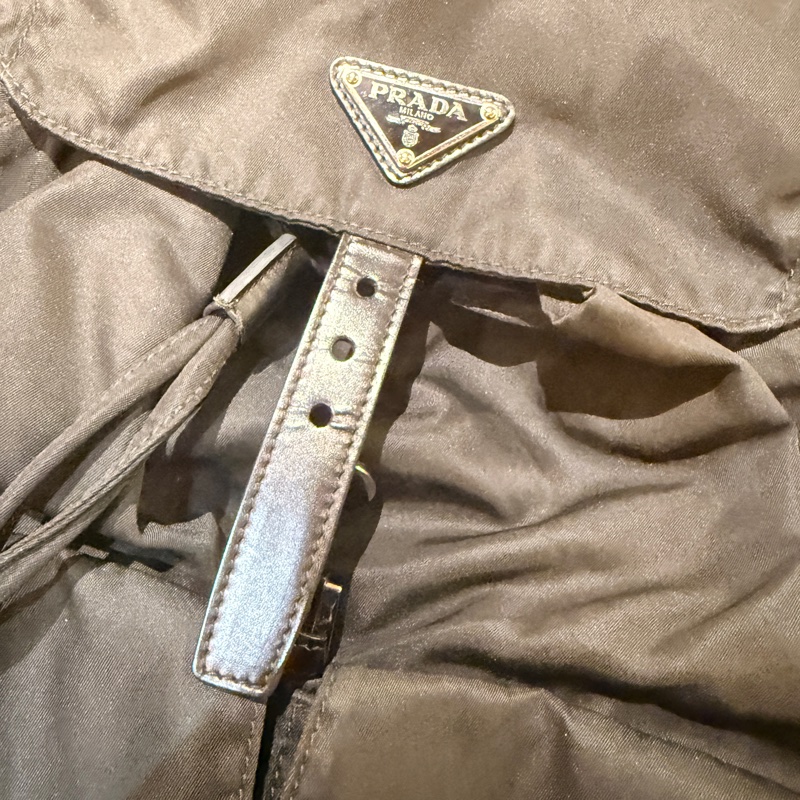 專櫃7萬9🫠不錯的89新🏅超好用的Prada降落傘🖤黑色尼龍 後背包 超輕 耐用 耐磨 防潑水 👍好用中號尺寸-21