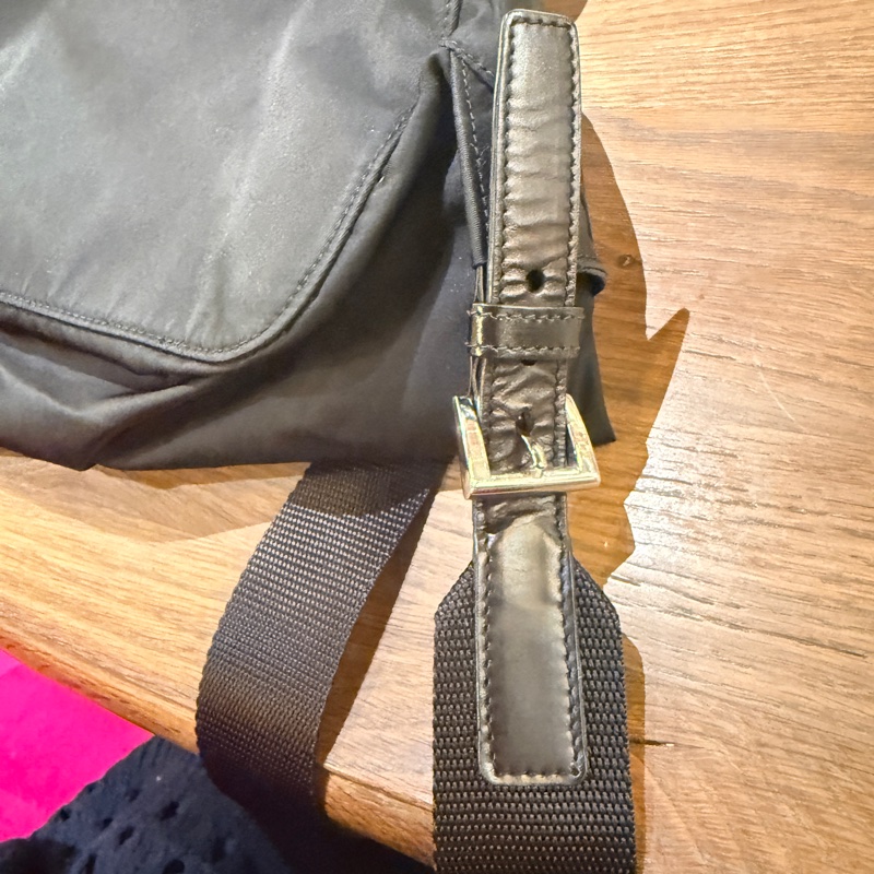 專櫃7萬9🫠不錯的89新🏅超好用的Prada降落傘🖤黑色尼龍 後背包 超輕 耐用 耐磨 防潑水 👍好用中號尺寸-24