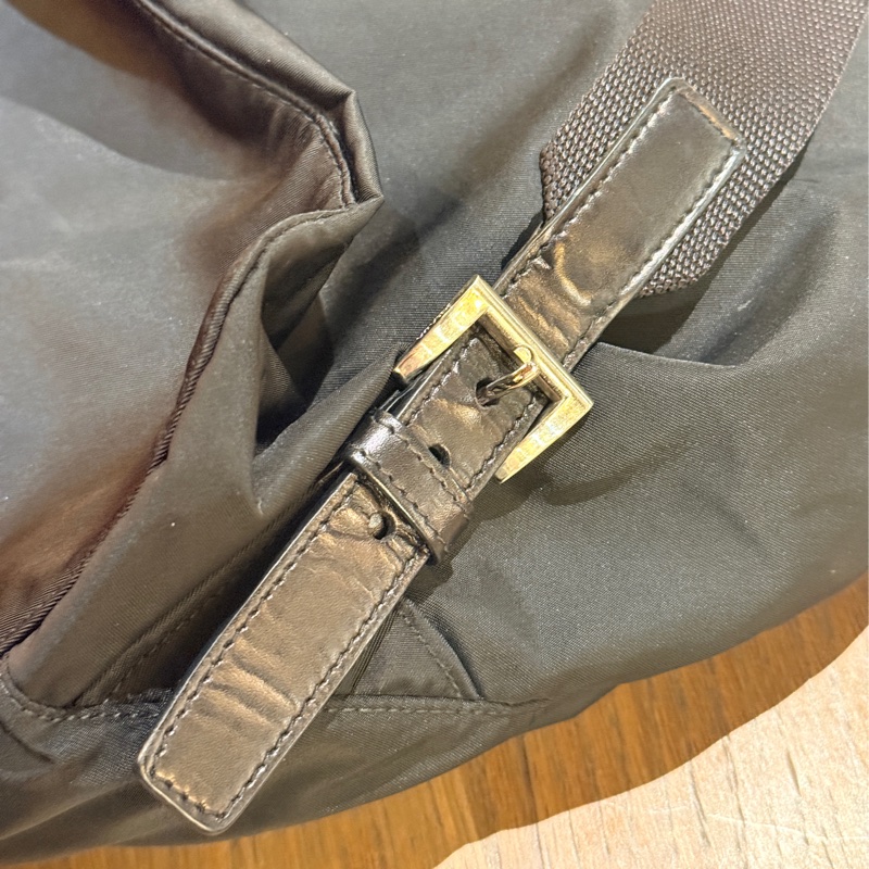 專櫃7萬9🫠不錯的89新🏅超好用的Prada降落傘🖤黑色尼龍 後背包 超輕 耐用 耐磨 防潑水 👍好用中號尺寸-29