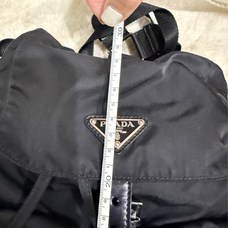 沾到香水超賠賣 磁扣款專櫃7萬9🎖️不錯的狀態✨超好用的Prada降落傘🖤黑色尼龍 後背包 超輕 耐用 耐磨 防潑水-7