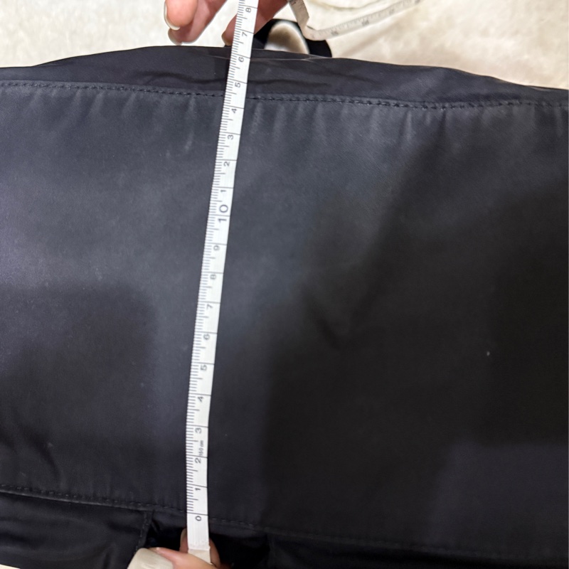 沾到香水超賠賣 磁扣款專櫃7萬9🎖️不錯的狀態✨超好用的Prada降落傘🖤黑色尼龍 後背包 超輕 耐用 耐磨 防潑水-34