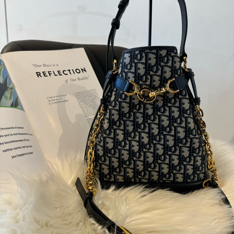 Dior C’est 緹花中型手帶 水餃包-0