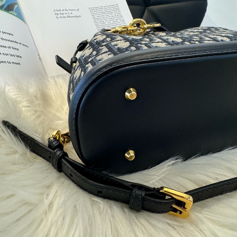 Dior C’est 緹花中型手帶 水餃包-4