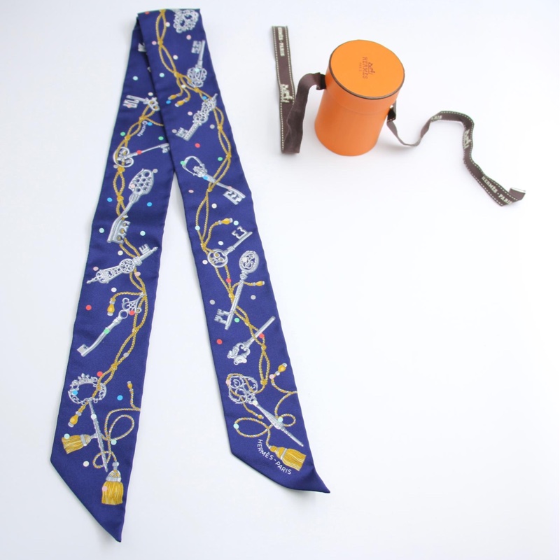 Hermès 100% Silk Les Cles a Pois Twilly Scarf in Marine, Navy Blue, Gris argent and Multicolour-1