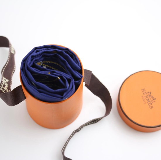 Hermès 100% Silk Les Cles a Pois Twilly Scarf in Marine, Navy Blue, Gris argent and Multicolour-10