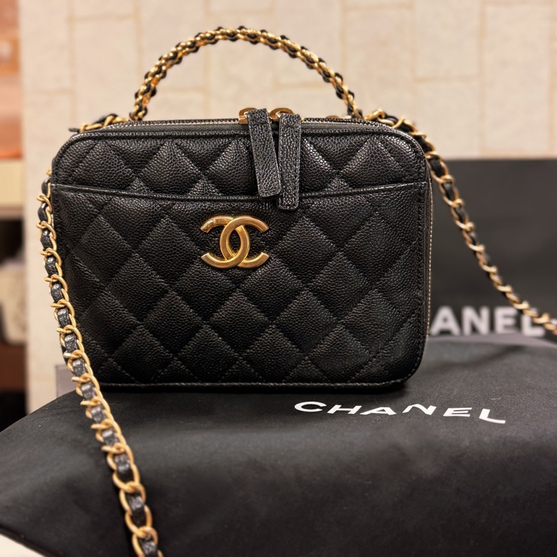 CHANEL荔枝牛皮金釦化妝包✨雙層化妝箱金鍊包(黑金) 芯片款-7