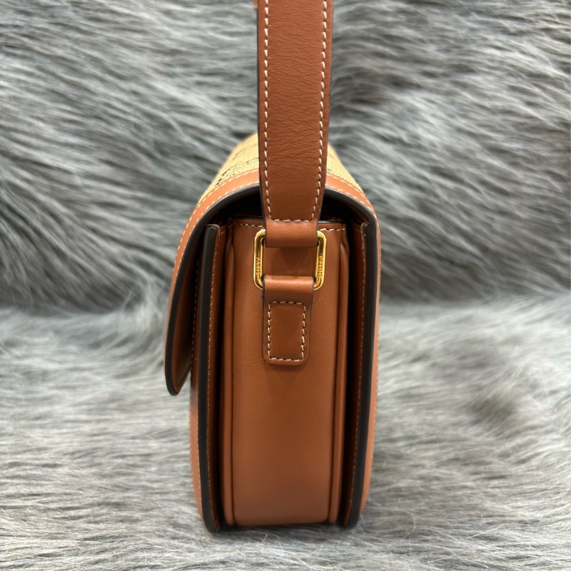 CELINE 191242 SAC TRIOMPHE MOYEN RAPHIA 凱旋門 金釦 刺繡 相機包 信差包 斜背包-6