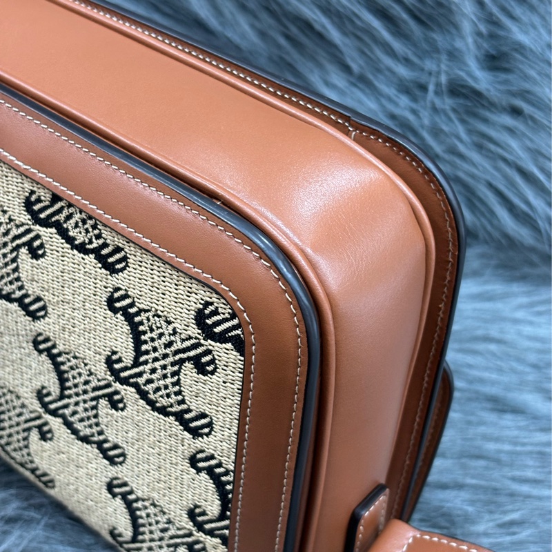 CELINE 191242 SAC TRIOMPHE MOYEN RAPHIA 凱旋門 金釦 刺繡 相機包 信差包 斜背包-11