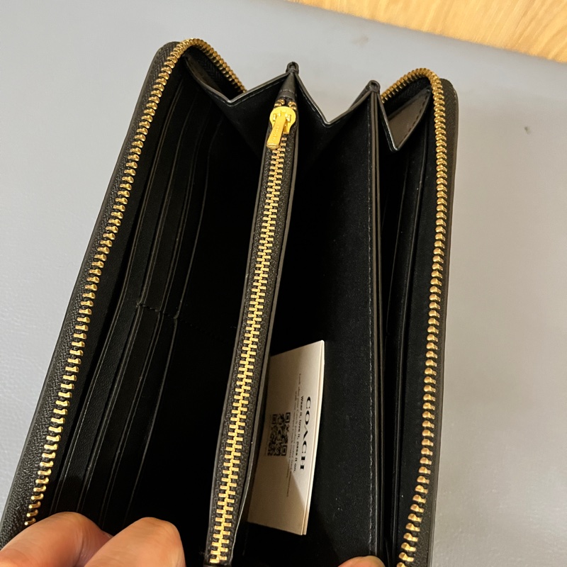 COACH-ACCODION拉鏈長夾-3