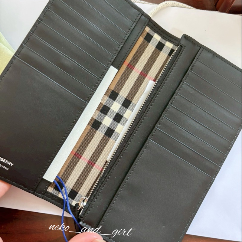 台灣現貨💕 Burberry 對開咖色長夾💓-1