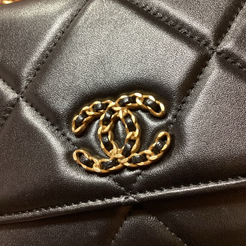 👛不一樣的woc ,不容易撞包~CHANEL 黑金19bag mini woc斜背包 #23年晶片款-3