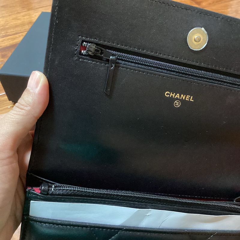 👛不一樣的woc ,不容易撞包~CHANEL 黑金19bag mini woc斜背包 #23年晶片款-12