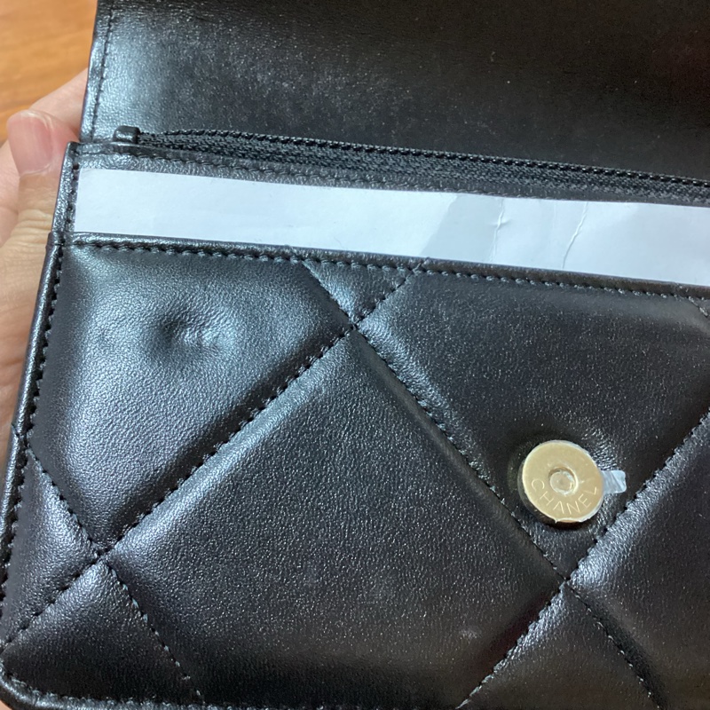 👛不一樣的woc ,不容易撞包~CHANEL 黑金19bag mini woc斜背包 #23年晶片款-14