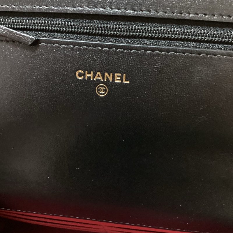 👛不一樣的woc ,不容易撞包~CHANEL 黑金19bag mini woc斜背包 #23年晶片款-17