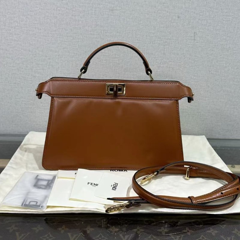 ✨FENDI 棕色金扣Peekaboo手提肩背斜背包29*18*11  99新配件塵袋-0