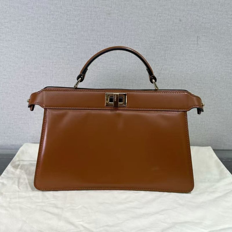 ✨FENDI 棕色金扣Peekaboo手提肩背斜背包29*18*11  99新配件塵袋-4