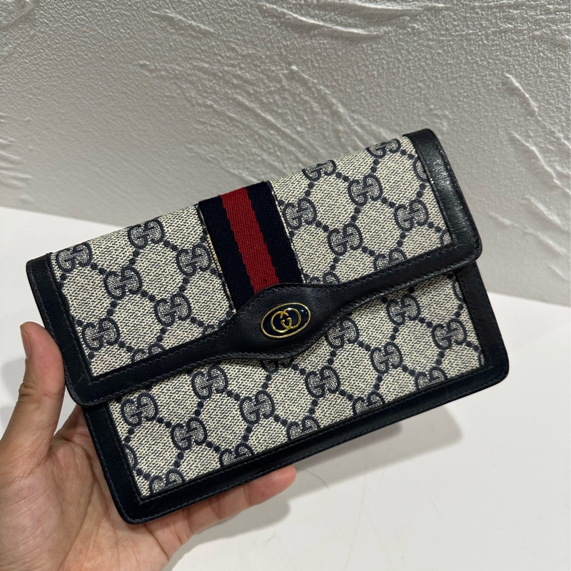 Gucci vintage bag /wallet/woc-1