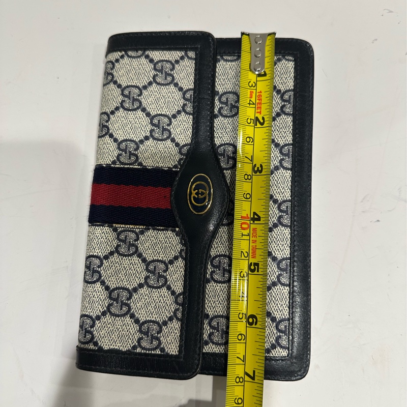 Gucci vintage bag /wallet/woc-19