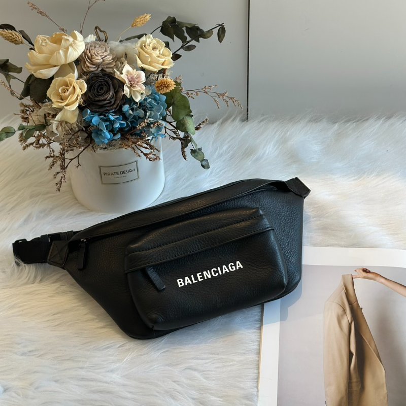 Balenciaga Everyday小牛皮腰包-0