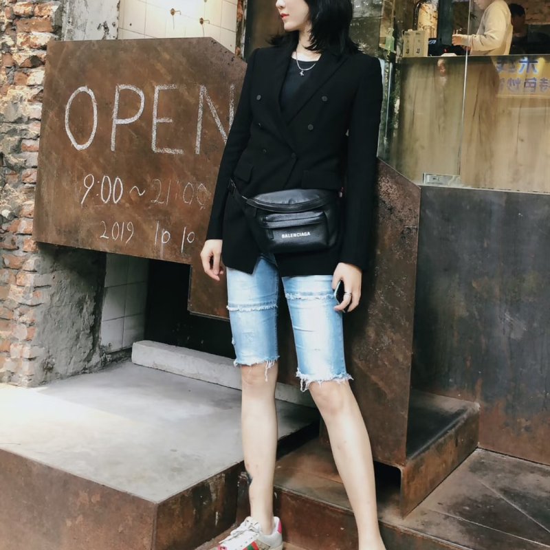 Balenciaga Everyday小牛皮腰包-1