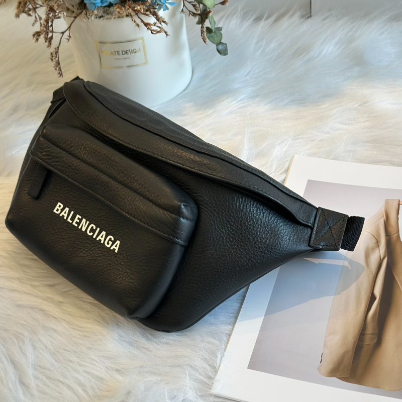 Balenciaga Everyday小牛皮腰包-3