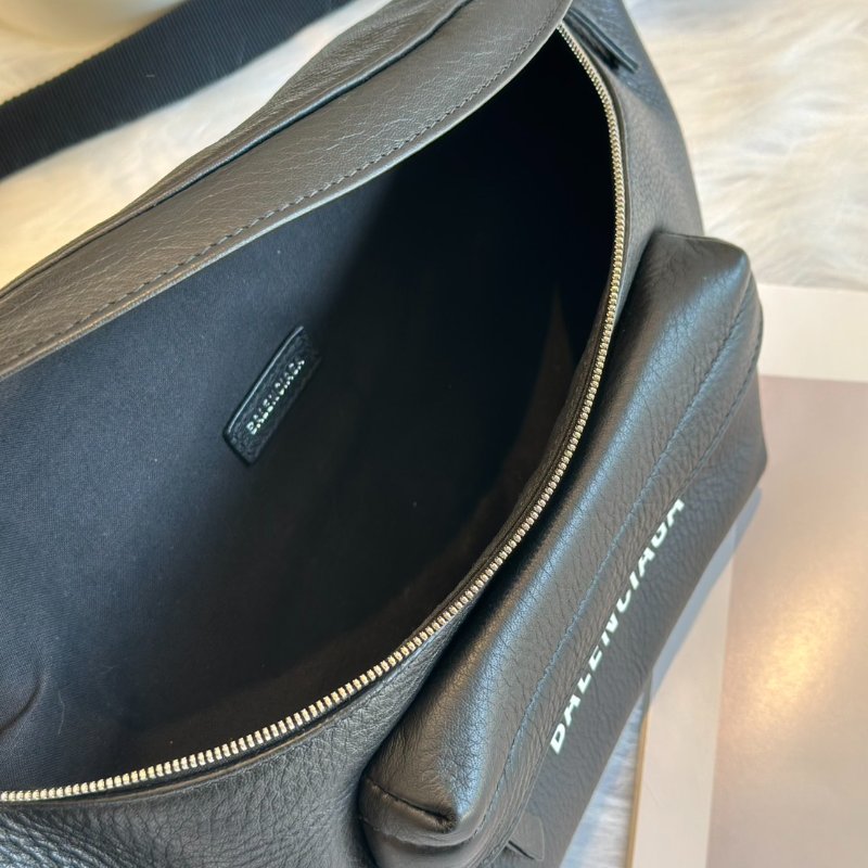 Balenciaga Everyday小牛皮腰包-4