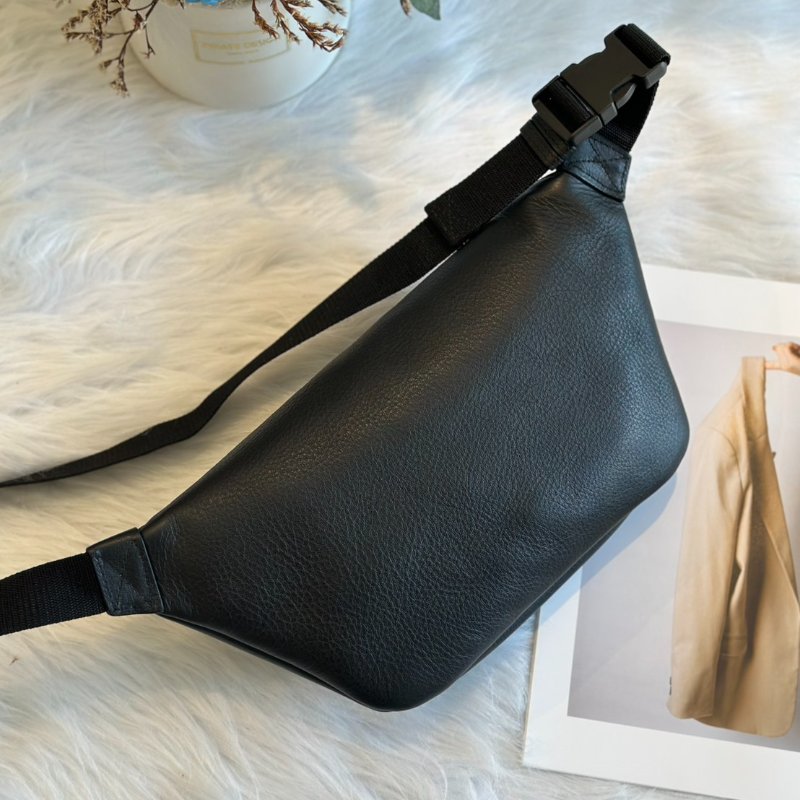 Balenciaga Everyday小牛皮腰包-8