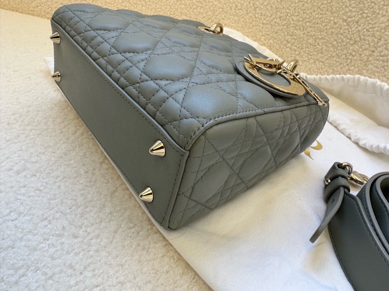 Dior迪奧四格戴妃包,99新21年灰色小羊皮,尺寸20*17-3