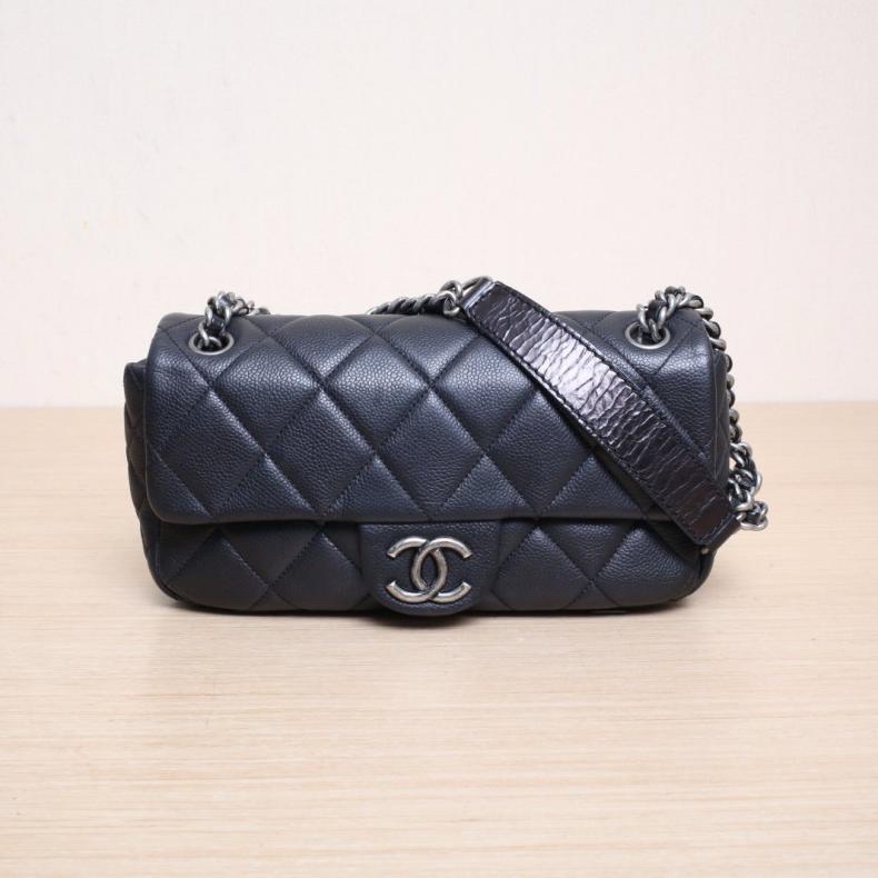CHANEL(香奈兒) 黑色 荔枝 14開 銀扣 CF 口蓋包 easy coco系列腋下法棍包中號26CM-0