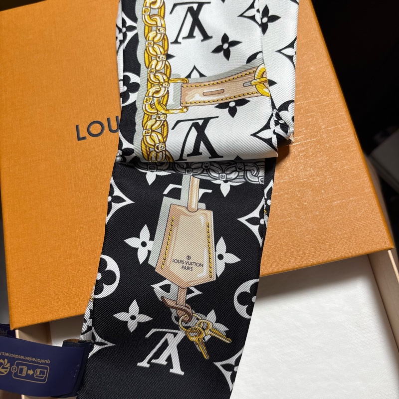 Louis Vuitton 滿版老花絲巾-4