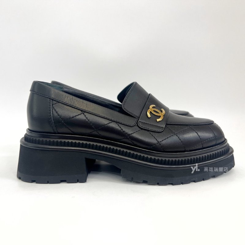 ❣Chanel 黑牛皮菱格紋金logo厚底樂福鞋-4