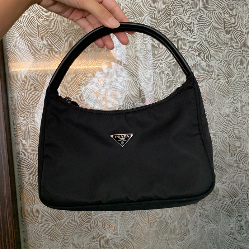 🉑議 全新Prada 黑色尼龍hobo 經典爆款mini尺寸腋下包 肩背包單肩包 手提包-0