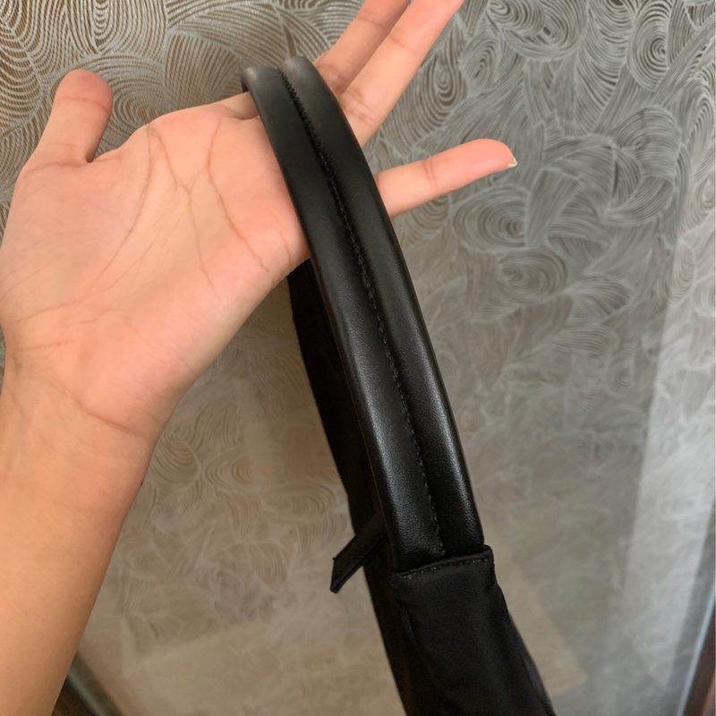 🉑議 全新Prada 黑色尼龍hobo 經典爆款mini尺寸腋下包 肩背包單肩包 手提包-5
