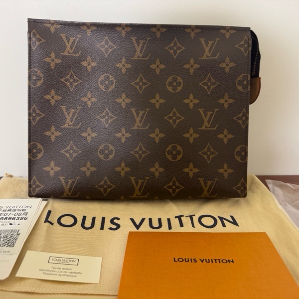 Louis Vuttion M47542 Monogram Poche Toilette 26-0