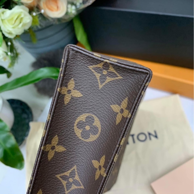 Louis Vuttion M47542 Monogram Poche Toilette 26-5