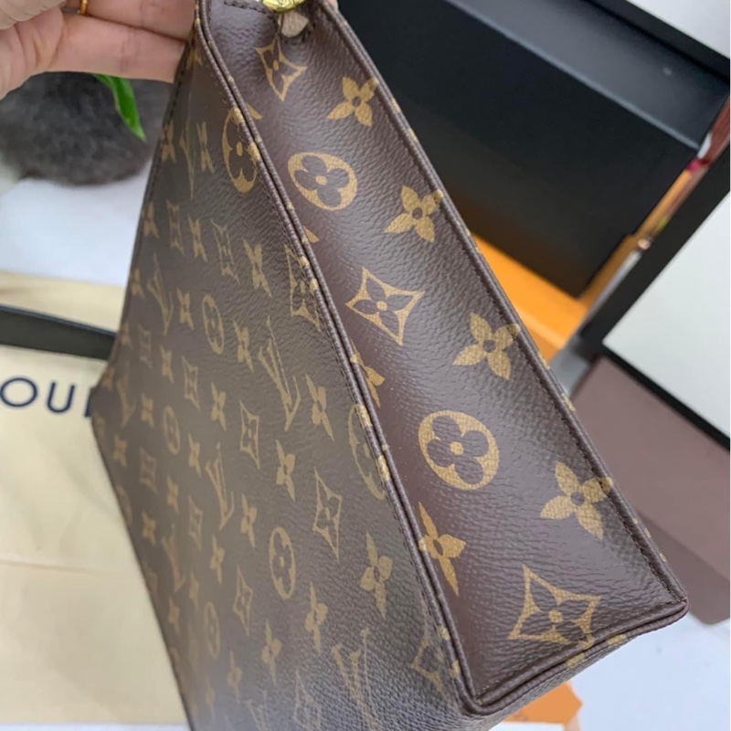 Louis Vuttion M47542 Monogram Poche Toilette 26-6