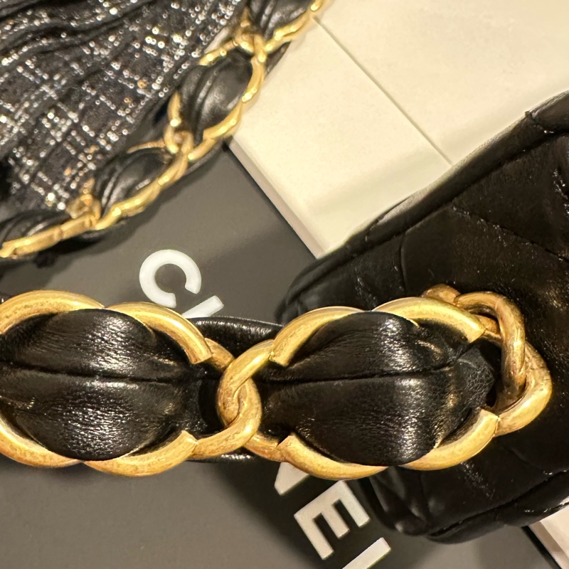 CHANEL 羊皮粗鍊腋下包-12