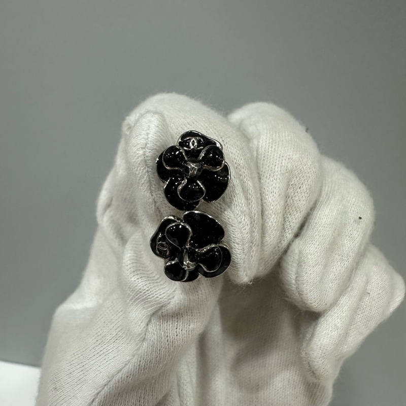 Chanel 黑色山茶花耳環-2