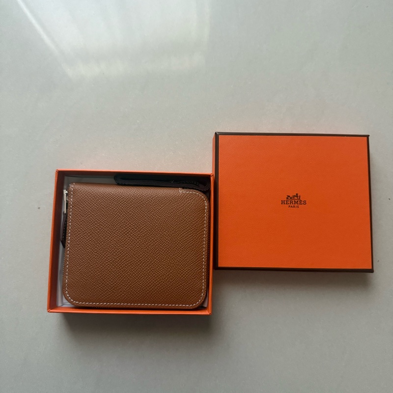 💖Hermes 絲巾短夾 自由之城 狗來富💖 全新 金棕 K刻-13