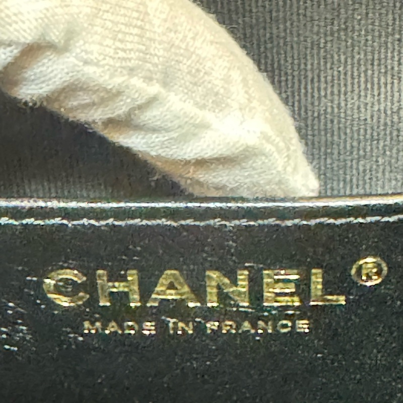CHANEL 香奈兒 23A手工坊黑金油蠟羊皮方胖子 雕花镂空包 斜背包-7