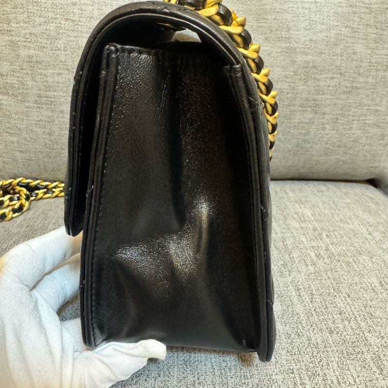 CHANEL 香奈兒 23A手工坊黑金油蠟羊皮方胖子 雕花镂空包 斜背包-10