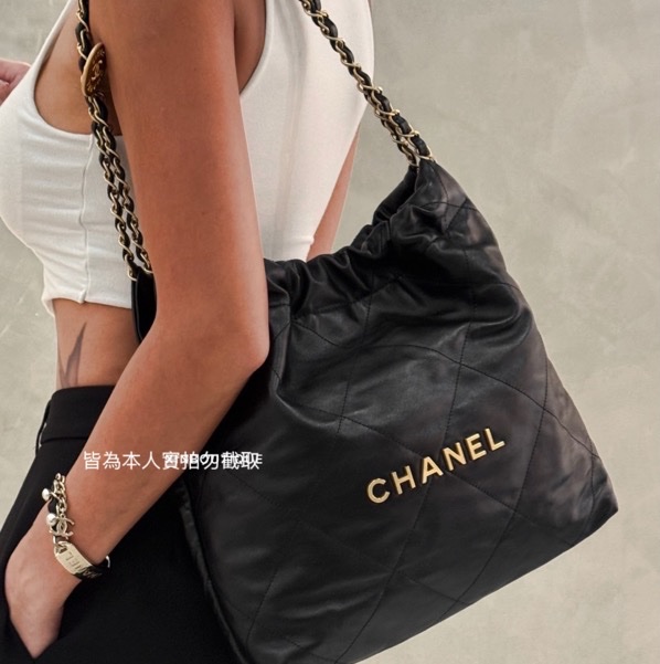 小款垃圾包CHANEL 22黑色小牛皮 金幣金鍊肩背包購物袋包-0