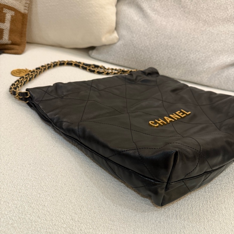 小款垃圾包CHANEL 22黑色小牛皮 金幣金鍊肩背包購物袋包-2